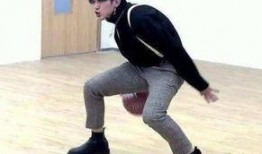 蔡徐坤爆料搞笑粉丝视频,笑料百出引网友热议